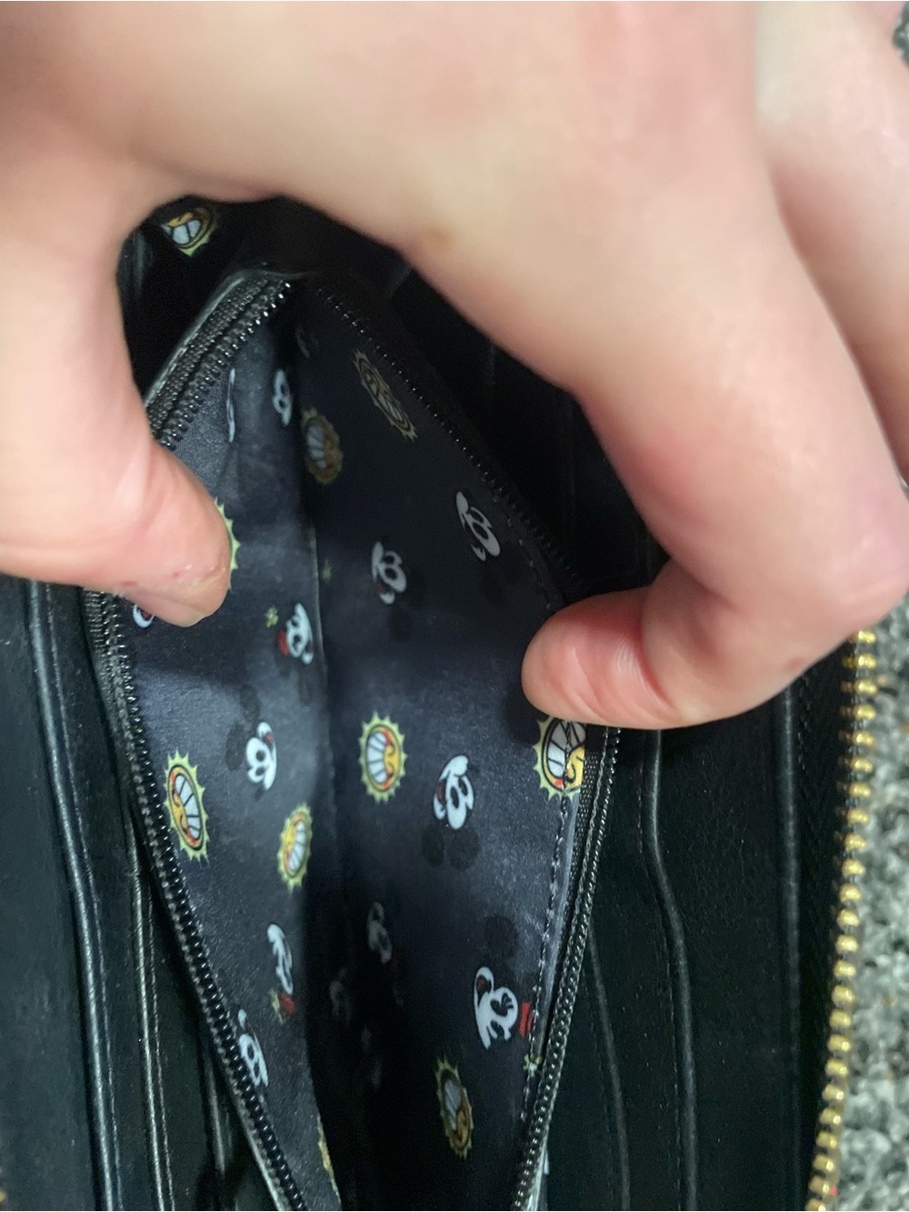 Loungefly Red Mickey & Minnie Zip-Around Wallet - Picture 9 of 10